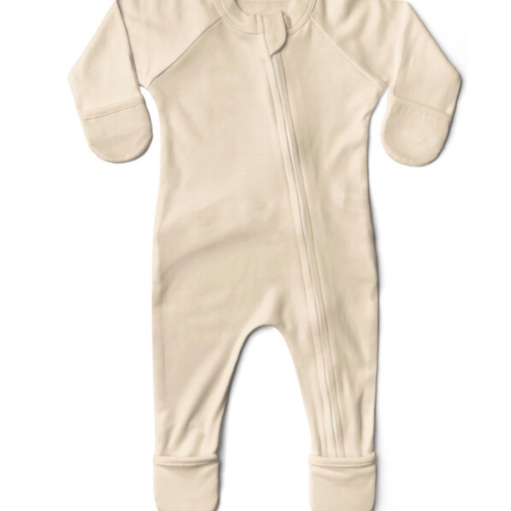 Goumi footie sleeper NWT in dune 0-3 months